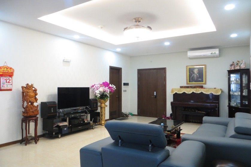 Apartment in Trang An Complex 3 double beds, 154m2