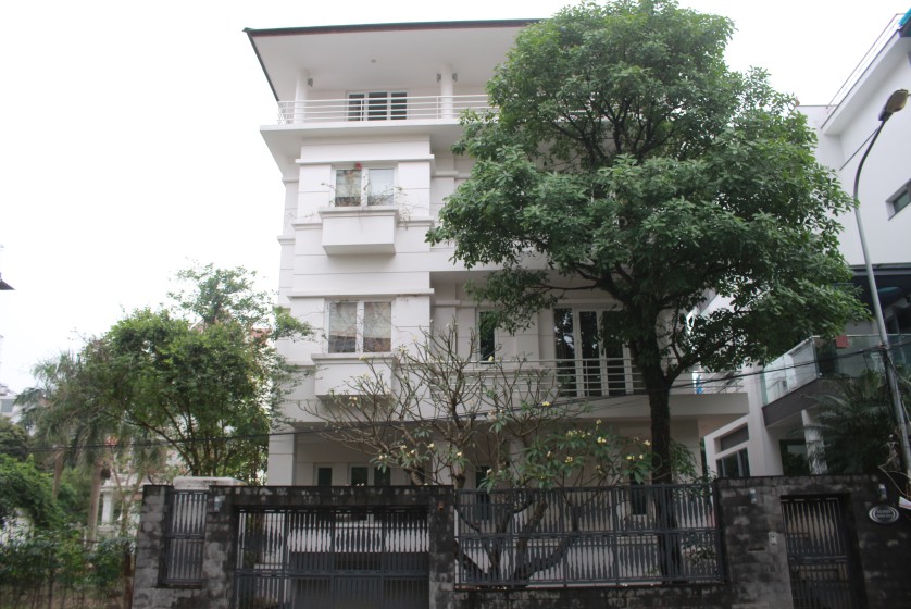 Detached Tay Ho villa to rent with partly furnished 5bed