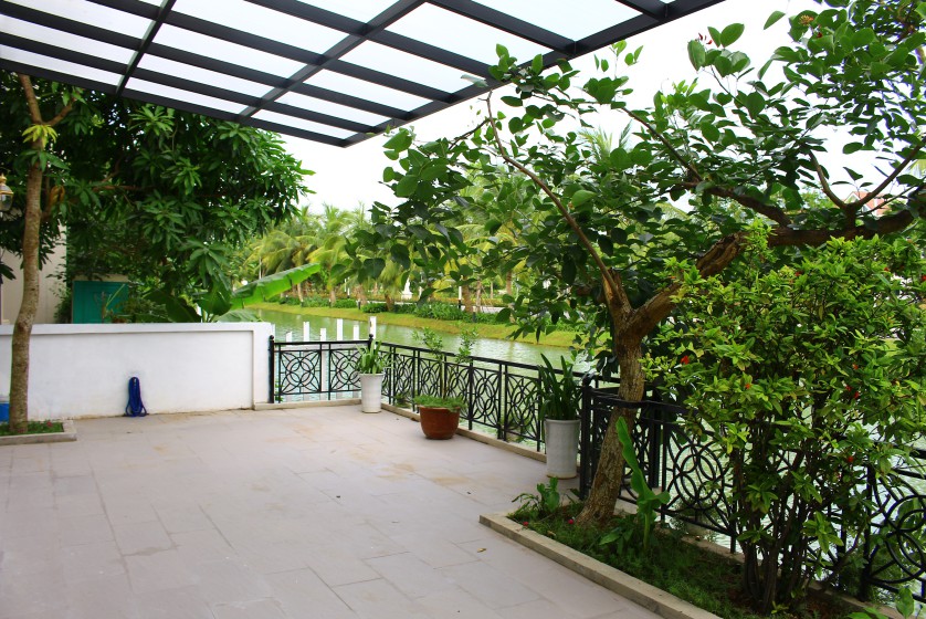 Hanoi villa for lease at Vinhomes Riverside nearby BIS furnished