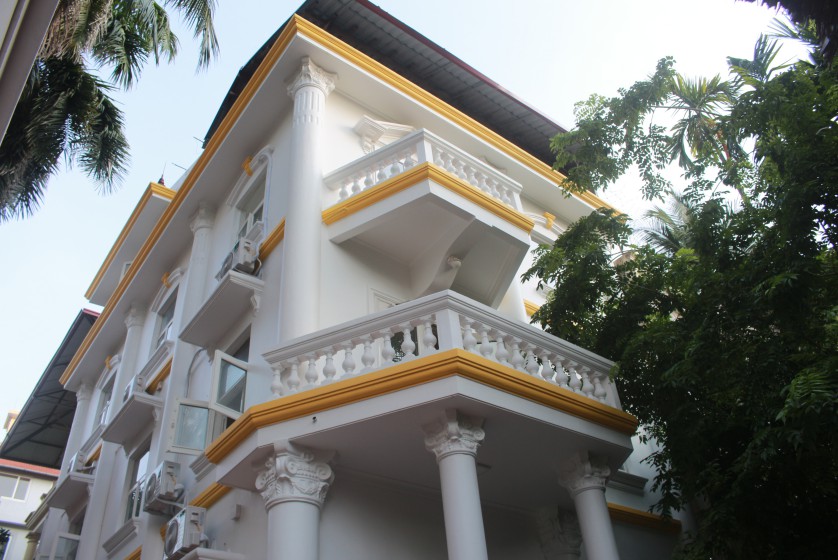 Large garden Tay Ho house for rent Hanoi with 5 bedrooms