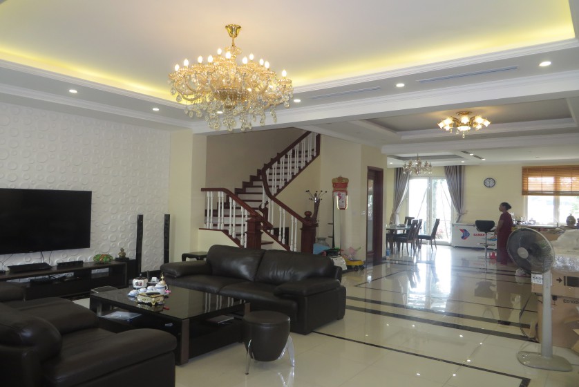 Luxury furniture Vinhomes Riverside villa rental furnished 4 beds
