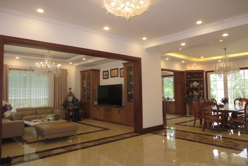 Luxury Vinhomes Riverside villa with large garden, elevator