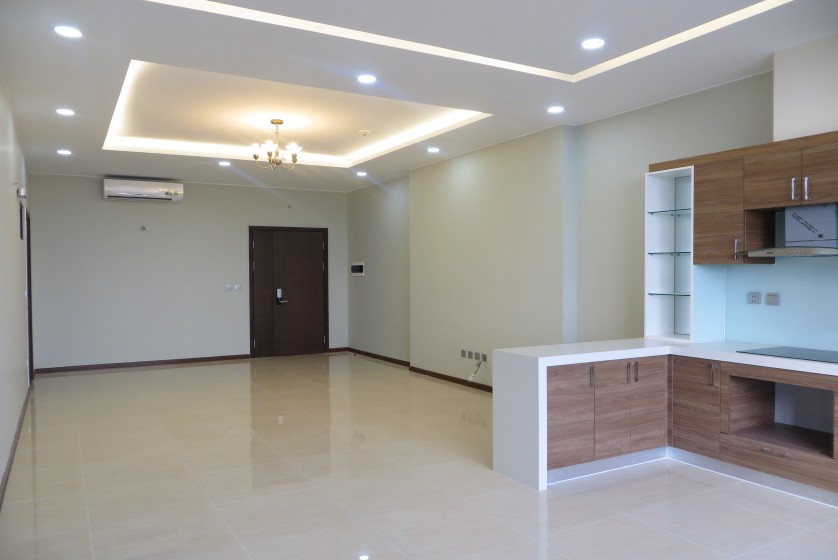 Unfurnished Trang An Complex apartment with 3 beds, 2 shower rooms