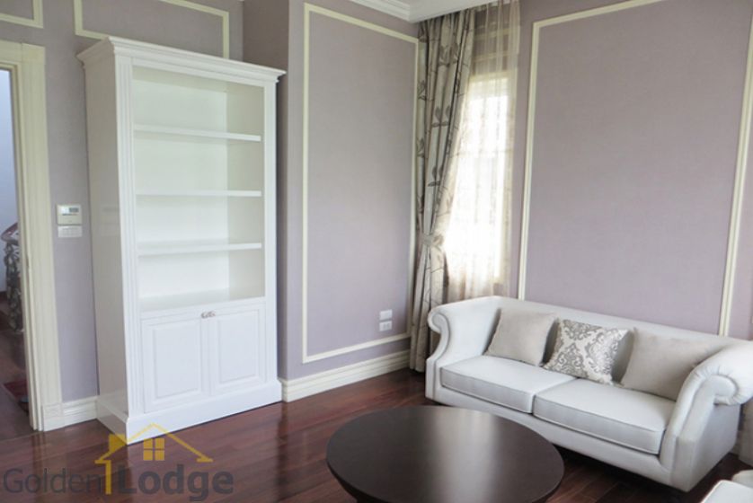 Furnished 3 bedrooms in Vinhomes Riverside villa rental in Long Bien 13