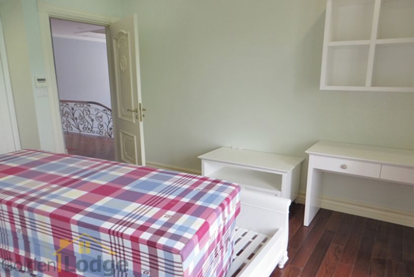Furnished 3 bedrooms in Vinhomes Riverside villa rental in Long Bien 18