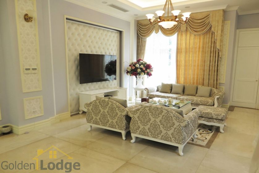 Furnished 3 bedrooms in Vinhomes Riverside villa rental in Long Bien 6