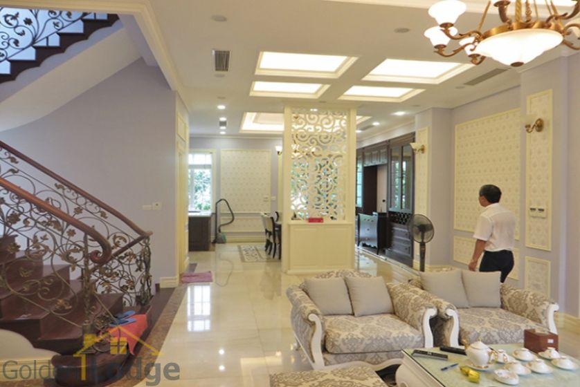 Furnished 3 bedrooms in Vinhomes Riverside villa rental in Long Bien 7