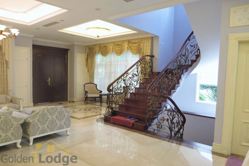 Furnished 3 bedrooms in Vinhomes Riverside villa rental in Long Bien 8