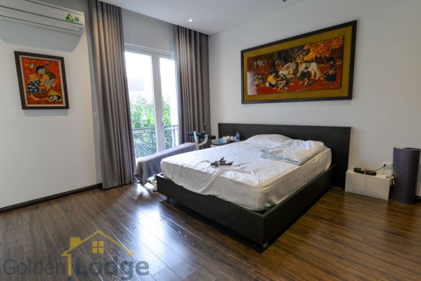 Garden 4 bedroom villa for rent in Vinhomes Riverside Hanoi 13