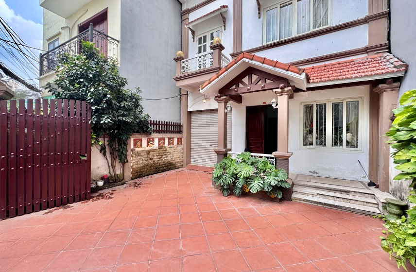 Garden house in Ngoc Thuy Long Bien to rent near LFAY Hanoi