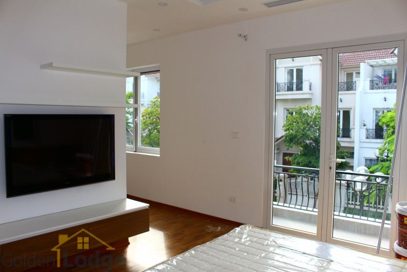 Hanoi villa for lease at Vinhomes Riverside nearby BIS furnished 12