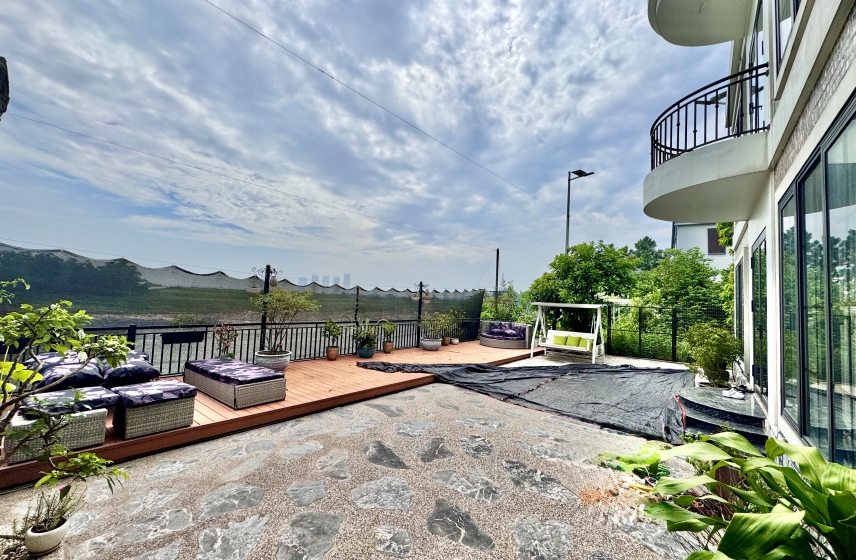 House for rent in Long Bien with river view on Bac Cau Street