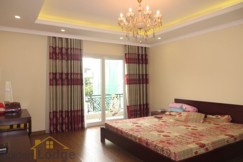 Luxury furniture Vinhomes Riverside villa rental furnished 4 beds 12