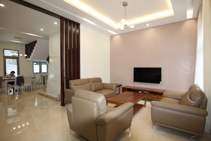 Rent warmly 3 bedroom villa in Vinhomes Harmony furnished