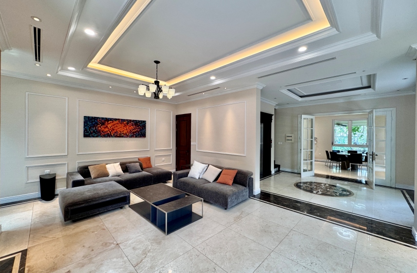 Semi-detached villa in Vinhomes Riverside for lease near BIS Hanoi