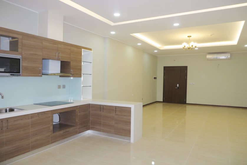 Unfurnished apartment in Trang An Complex Cau Giay, 3 beds