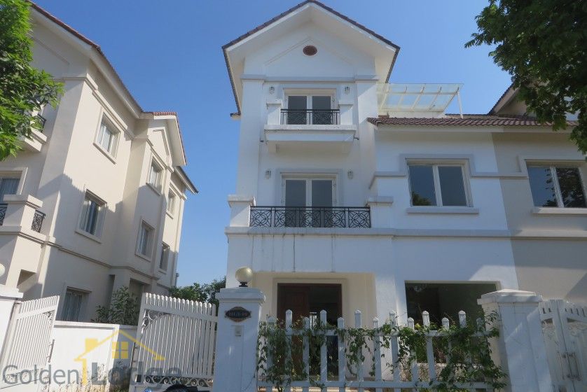 Unfurnished villa in Vinhomes Riverside Hanoi to rent, BIS nearby 1