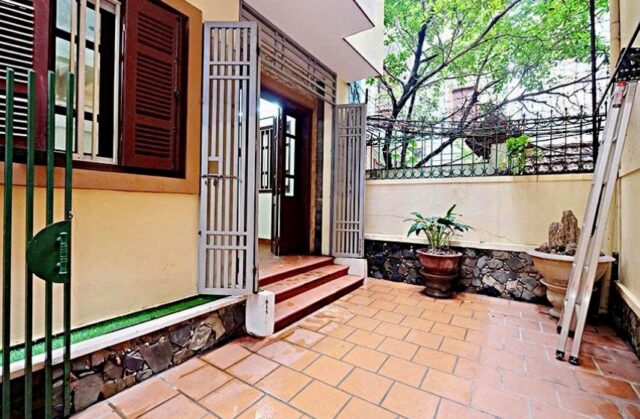 House in Tay Ho for rent in Tu Hoa street with 4 bedrooms