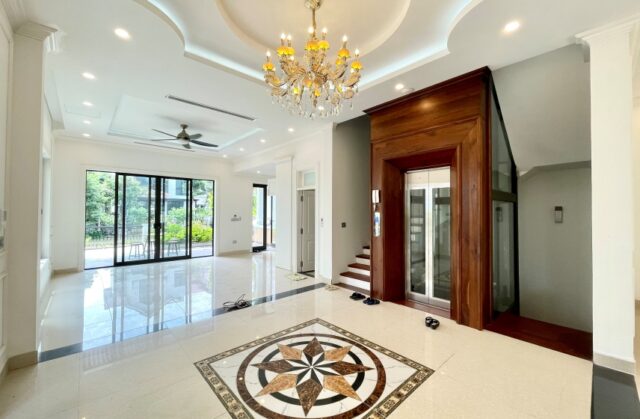 Villa in Vinhomes Riverside for rent, elevator nearby BIS Hanoi