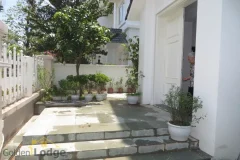 02 bedrooms semi-detached villa in Vinhomes Riverside Hanoi rent 1