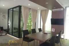 02 bedrooms semi-detached villa in Vinhomes Riverside Hanoi rent 6