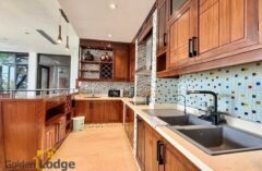 2 bedroom apartment in Tay Ho for rent in Vu Mien area, Lake view