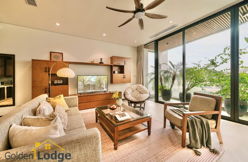 2 bedroom apartment in Tay Ho for rent in Vu Mien area, Lake view