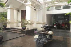 5 bedrooms, furnished semi-detached villa in Vinhomes Riverside rental