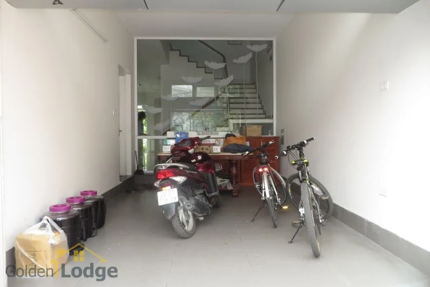 5 bedrooms, fully furnished semi-detached villa in Vinhomes Riverside rental 1