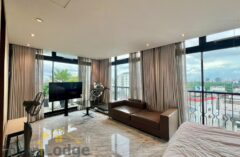 Top floor 1-bedroom apartment in Hoan Kiem for rent massive terrace