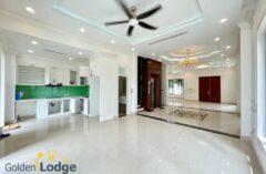 Villa in Vinhomes Riverside for rent, elevator nearby BIS Hanoi