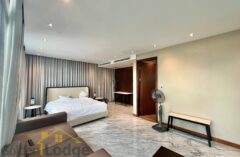 Top floor 1-bedroom apartment in Hoan Kiem for rent massive terrace
