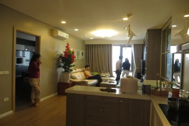 Căn hộ 2 phòng ngủ tại Mipec Riverside cho thuê nhìn ra hồ