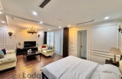 Big studio for rent in Hai Ba Trung, Hanoi with furnished