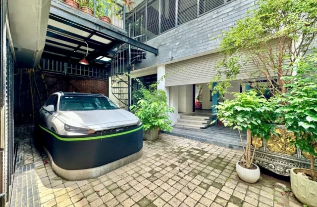Car access house in Long Bien Hanoi for rent with furnished