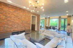 Detached villa for rent in Vinhomes Riverside with 3 bedrooms 1