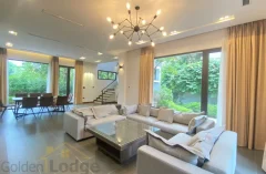 Detached villa for rent in Vinhomes Riverside with 3 bedrooms 2
