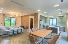 Detached villa for rent in Vinhomes Riverside with 3 bedrooms 3