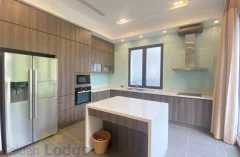 Detached villa for rent in Vinhomes Riverside with 3 bedrooms 4