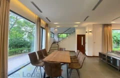 Detached villa for rent in Vinhomes Riverside with 3 bedrooms 5