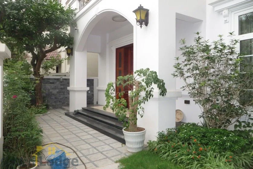For rent villa in Vinhomes Riverside, 3 bedrooms with furnished 1