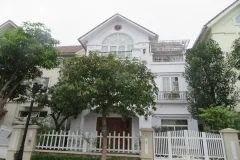 For rent villa in Vinhomes Riverside, 3 bedrooms with furnished
