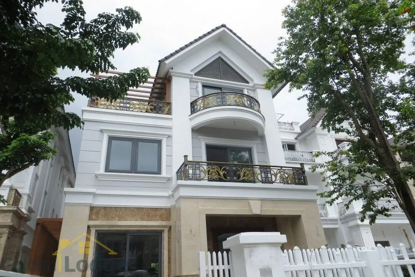 Full nice furniture villa for rent in Vinhomes Riverside Long Bien 1