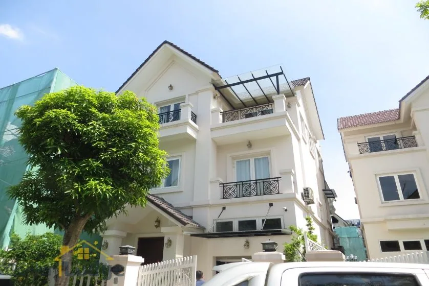 Fully furnished villa for rent in Vinhomes Riverside 4 bedrooms 1