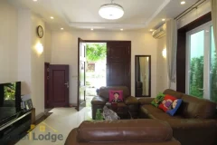 Fully furnished villa for rent in Vinhomes Riverside 4 bedrooms 5