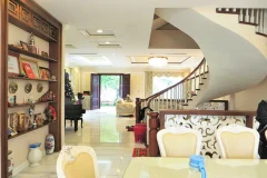 Furnished 03 bedroom Vinhomes Riverside villa, close to Jura park 3