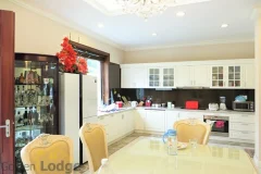Furnished 03 bedroom Vinhomes Riverside villa, close to Jura park 6