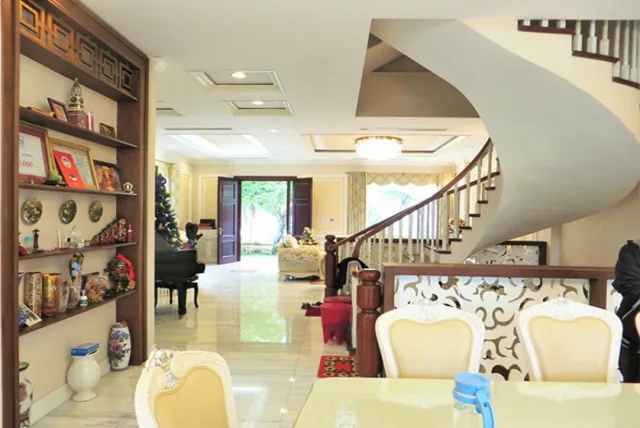 Biệt thự Vinhomes Riverside 03 phòng ngủ, đủ đồ gần Almaz
