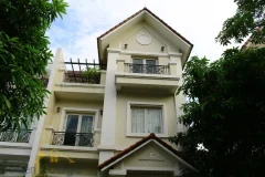 Furnished 03 bedrooms Vinhomes Riverside villa outdoor pool nearby 1