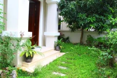 Furnished 03 bedrooms Vinhomes Riverside villa outdoor pool nearby 2
